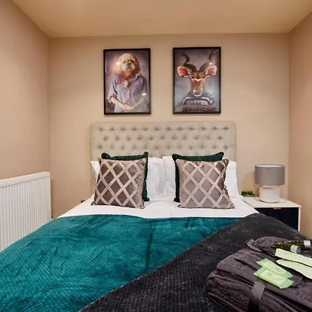 The Abode - Sleeps 6