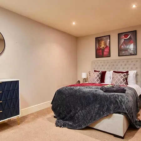 The Abode - Sleeps 6 *