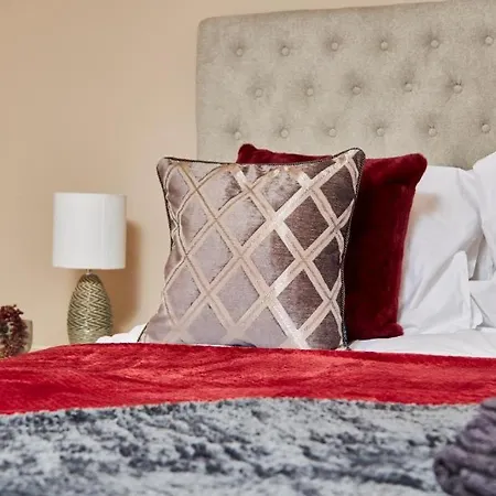 The Abode - Sleeps 6 *