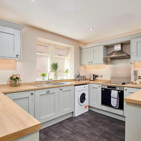 The Abode - Sleeps 6 *